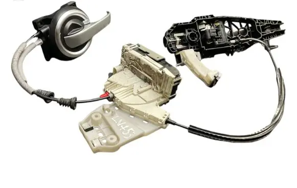 Fiat 500 Front door lock A046465RH1 52028384 T520RR00