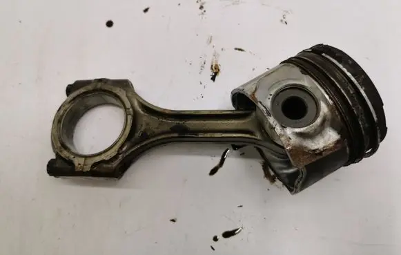 Toyota Corolla Verso AR10 Piston with connecting rod 7JA05431