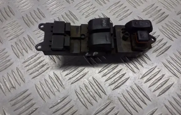 Toyota Avensis T220 Front door window switch trim 