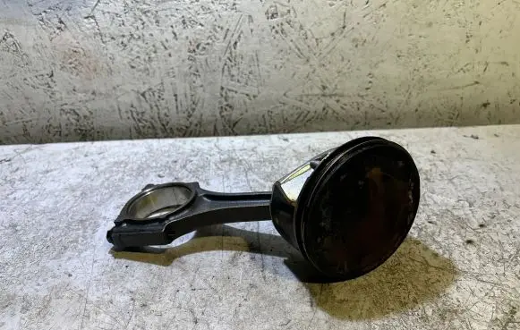 Dodge Challenger Piston with connecting rod