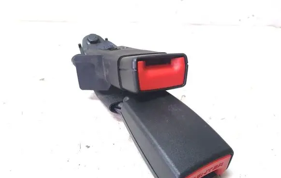 Toyota Avensis T270 Rear seatbelt buckle 6100412