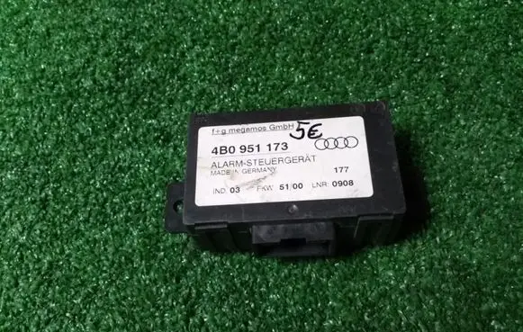 Audi A4 S4 B5 8D Alarm control unit/module 4B0951173 748010101