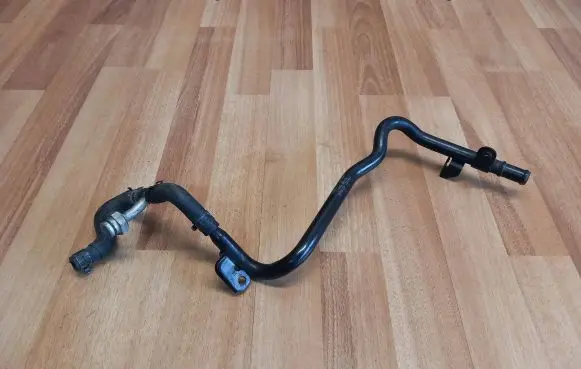 Volkswagen Touareg I Engine coolant pipe/hose 07Z121065E