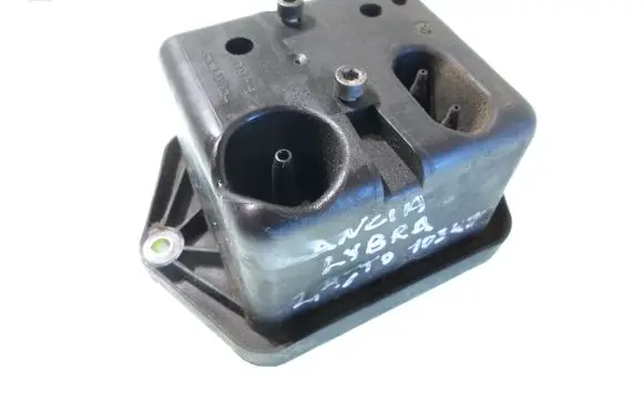 Vacuum air tank