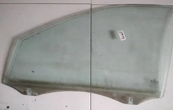 KIA Sorento Front door window glass four-door AS2