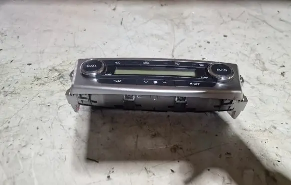 Toyota Avensis T270 Climate control unit