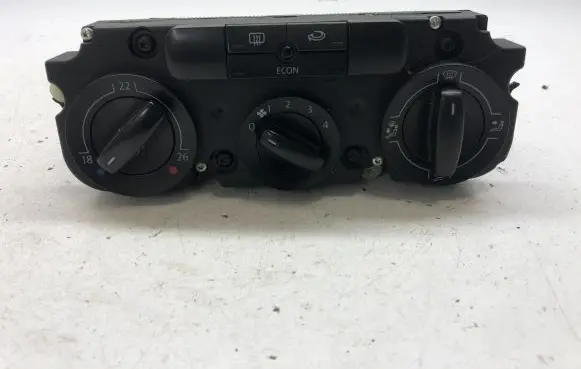 Volkswagen Touran I Climate control unit