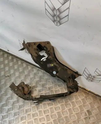 Mercedes-Benz E W211 Headlight/headlamp mounting bracket
