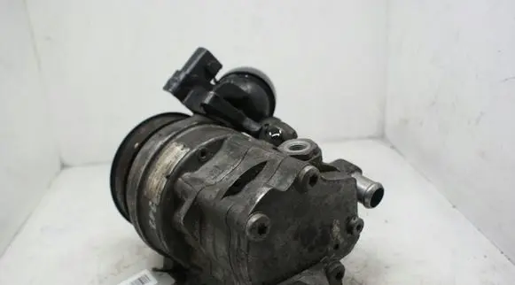 BMW 7 E65 E66 Power steering pump mounting bracket 6530703N