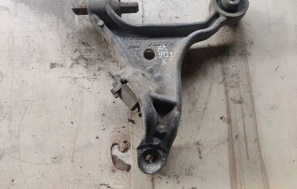 Front lower control arm/wishbone