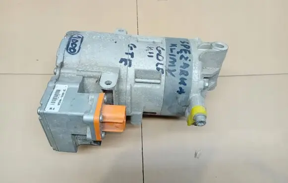 Volkswagen Golf VII Air conditioning (A/C) compressor (pump) 12E820803E