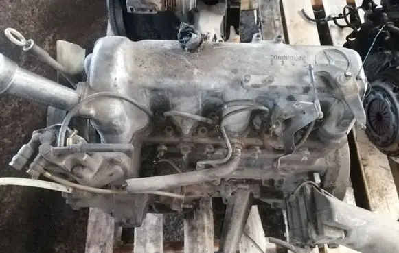 Mercedes-Benz 100 W631 Engine