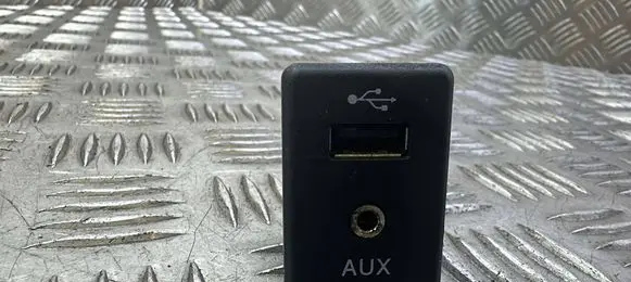 Nissan Qashqai AUX in-socket connector 795405004