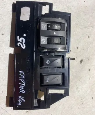 Renault Captur Headlight level height control switch 00134702