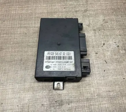 Mercedes-Benz E W211 Tow bar relay 0295456732 5DS00810200