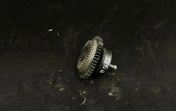 Skoda Octavia Mk2 (1Z) Viscous fan clutch 06b121347