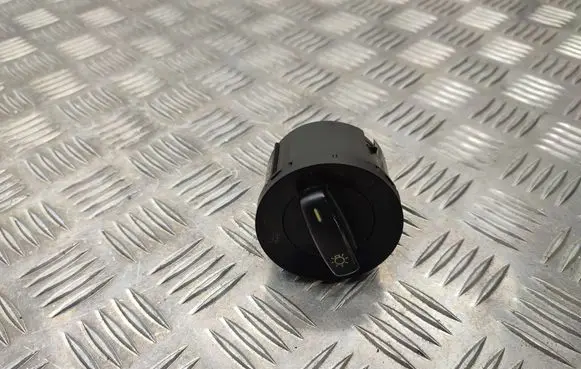 Volkswagen Golf VI Light switch