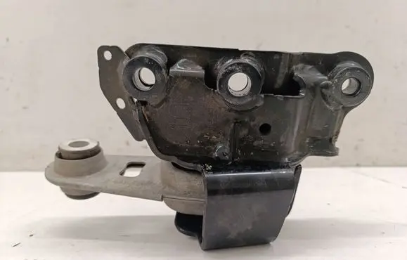 Nissan Qashqai J12 Engine mount bracket 113606LA0A