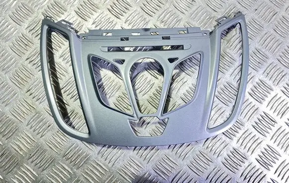 Radio/GPS head unit trim