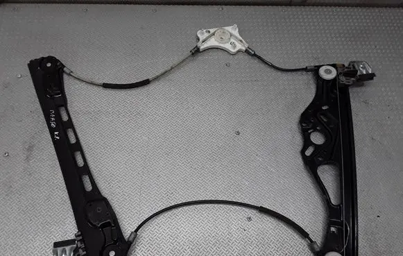 Mercedes-Benz E W211 Front window lifting mechanism without motor