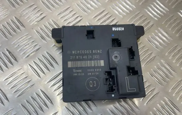 Mercedes-Benz E W211 Door control unit/module 2118704026