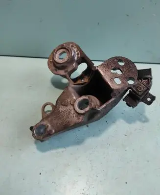 Audi A4 S4 B6 8E 8H Engine mounting bracket 8E0199352F