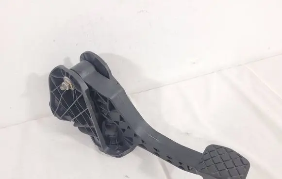 Volkswagen Golf V Clutch pedal 1K0721796