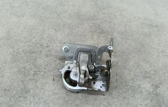 Mazda 5 Sliding door lock 
