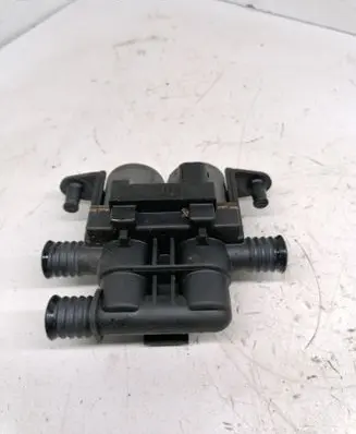 BMW 5 E39 Coolant heater control valve 837499502 1147412137