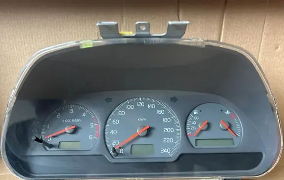 Volvo S40, V40 Speedometer (instrument cluster) 30887694 99W11D4 0P0244015