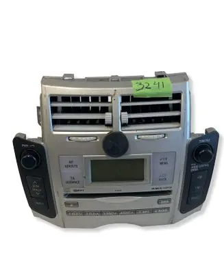 Toyota Yaris Radio/CD/DVD/GPS head unit 