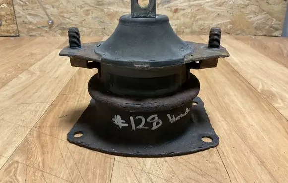 Honda Accord Engine mount bracket 