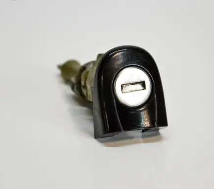 Volkswagen Jetta V Coupe door lock (next to the handle) 1K5837167