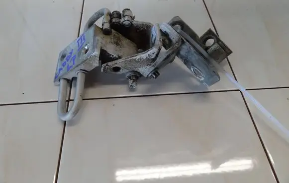 Volkswagen Caddy Front door hinge set 