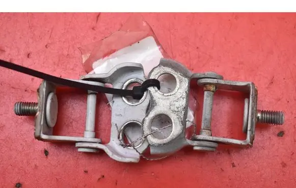 Toyota Yaris Tailgate/trunk/boot hinge 