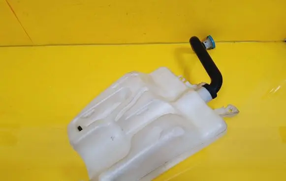 Nissan Micra Windshield washer fluid reservoir/tank