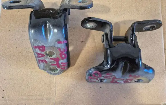Rear door hinge set