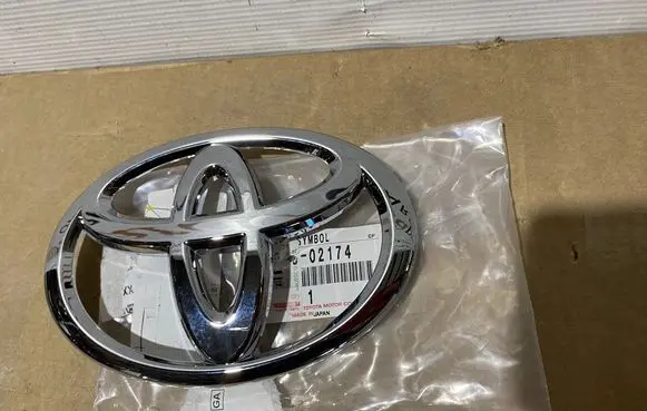 Toyota Prius (XW50) Manufacturer badge logo/emblem 9097502174