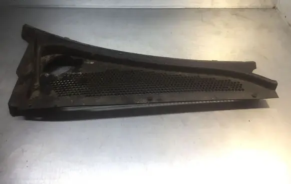 Chrysler PT Cruiser Wiper trim 05067058AA 96885E