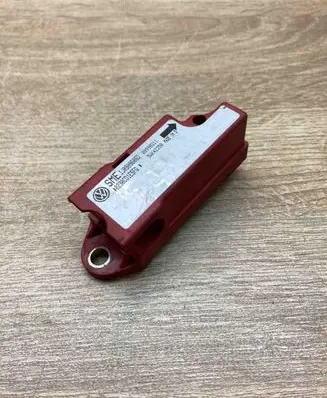 Volkswagen Golf IV Airbag deployment crash/impact sensor 1J0909606D 5WK42350
