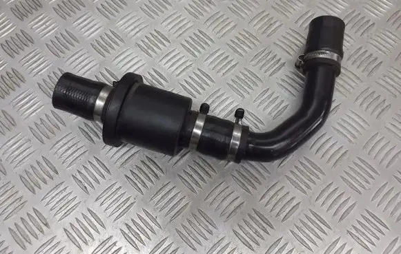 Ford Mondeo Mk III Breather hose/pipe 1S7Q-9F764-AB
