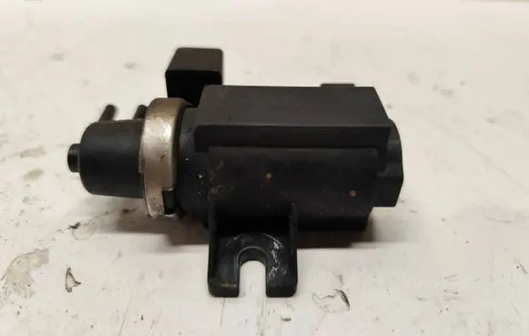 BMW X5 E53 Turbo solenoid valve 40100 PA66GF35
