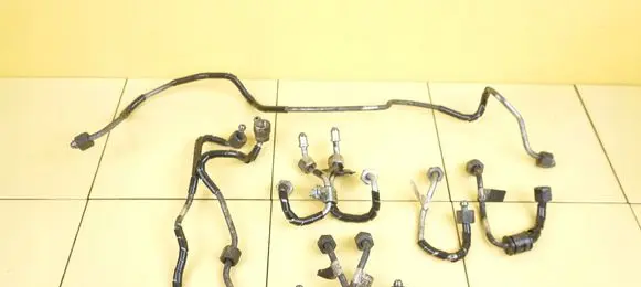 Land Rover Discovery 4 - LR4 Fuel injector supply line/pipe 30SP13