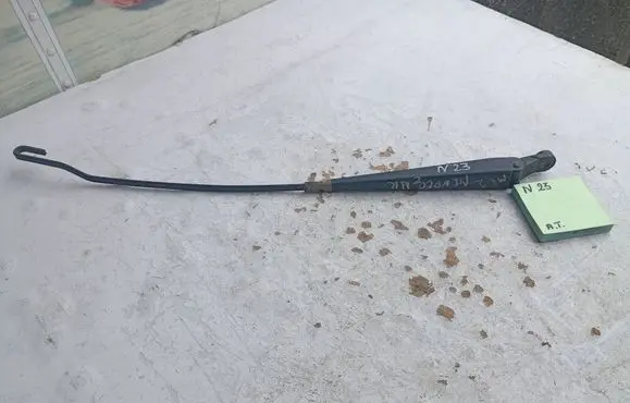 Ford Mondeo MK II Front wiper blade arm 26845845
