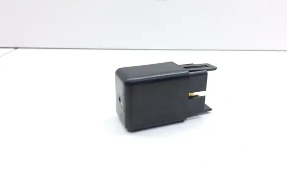 Hyundai Accent Hazard warning light relay 9522022000