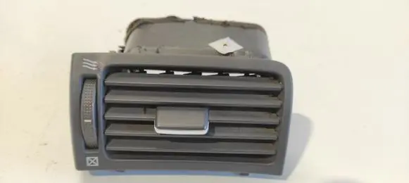 Toyota Avensis T250 Dashboard side air vent grill/cover trim