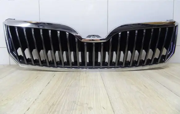 Skoda Superb B6 (3T) Front bumper upper radiator grill 3T0853668B