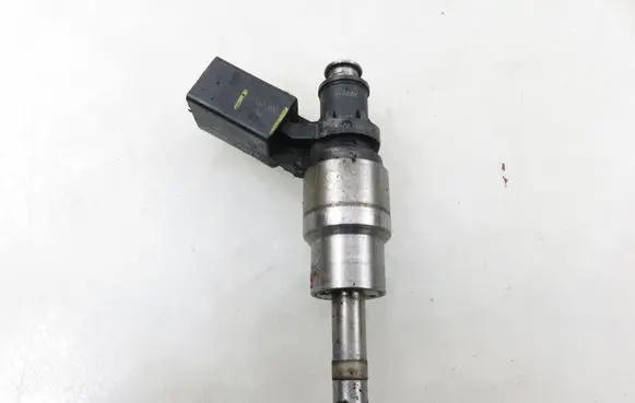 Volkswagen PASSAT B6 Fuel injector 06F906036 0261500014