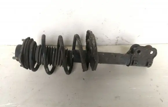 Hyundai i40 Front shock absorber/damper 546613Z330