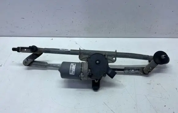 Chrysler Town & Country V Front wiper linkage and motor W000011423